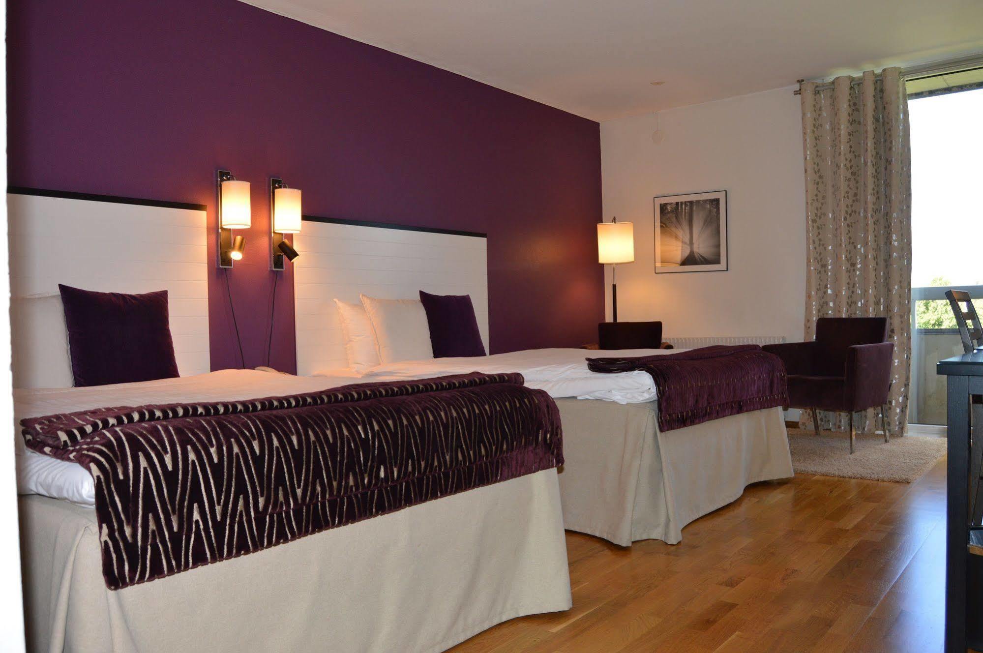 Western Royal Star Hotell 4*